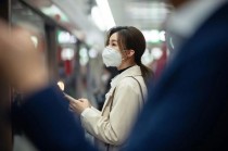新冠再来袭专家提醒：当前正处于小波峰