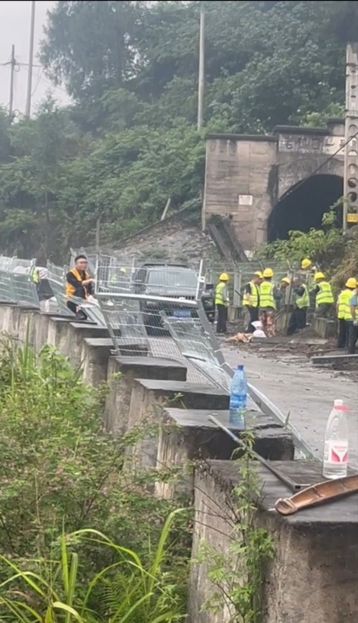 湖南焦柳铁路事故段已开始加装防护网 第1张 湖南焦柳铁路事故段已开始加装防护网 第1张